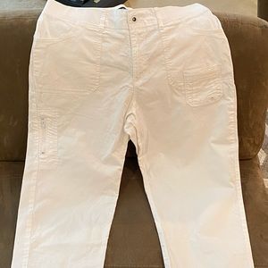 Women’s White Capris